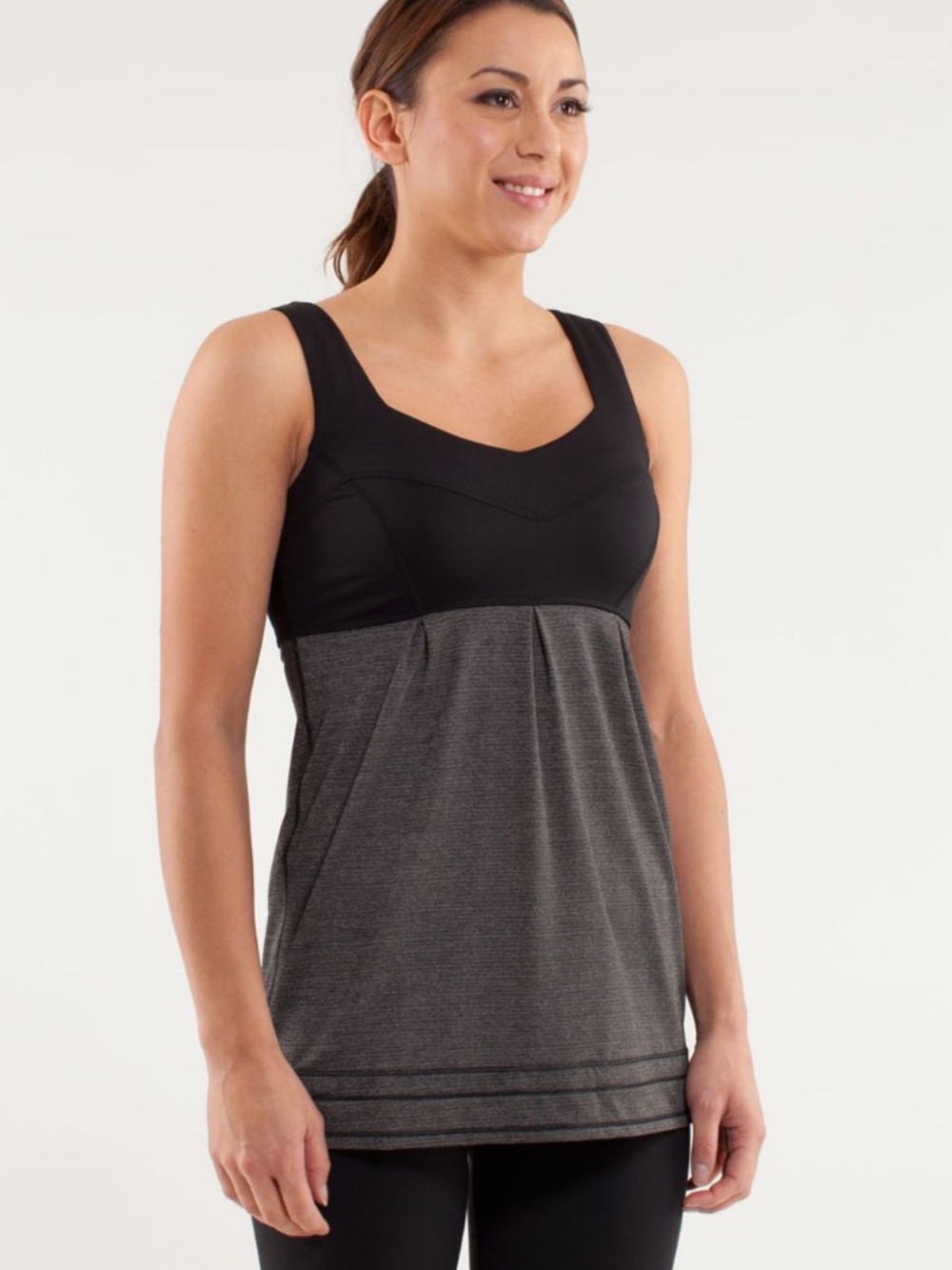 Lululemon Run: Tame Me Tank (First Release) Size 4 Sweetheart Neckline Gray